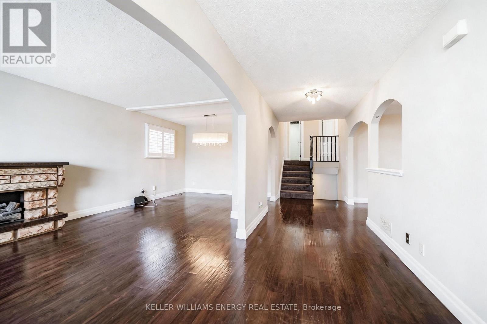 23 Downham Drive, Clarington, Ontario  L1C 4G9 - Photo 4 - E13736474