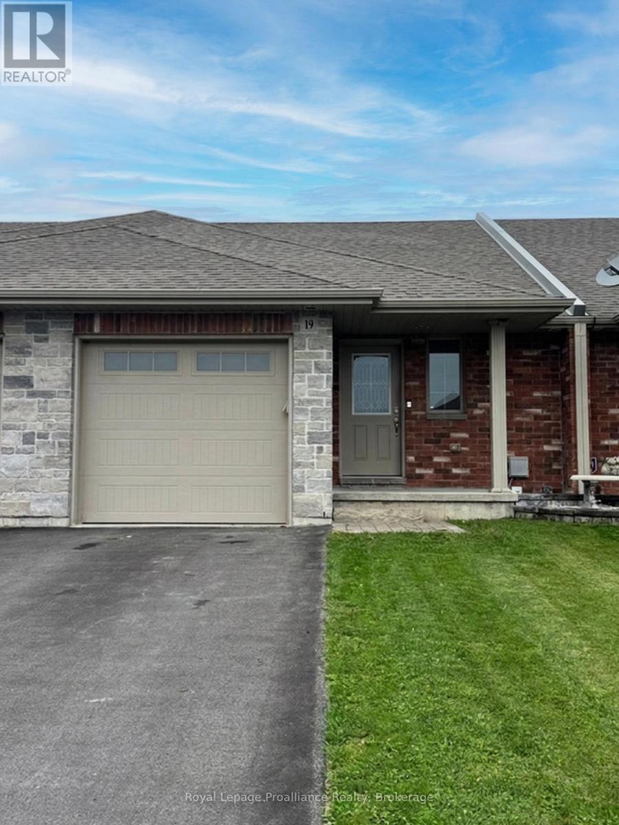 19 MCINTOSH CRESCENT, Quinte West, Ontario