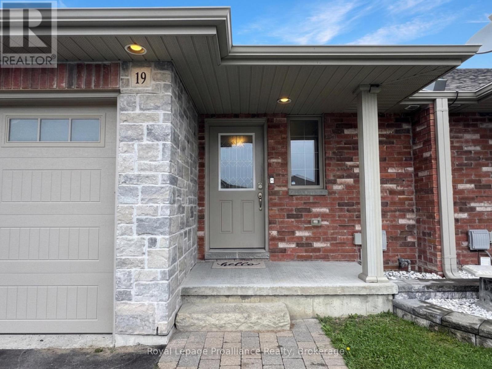 19 Mcintosh Crescent, Quinte West, Ontario  K8V 0G1 - Photo 2 - X13736682