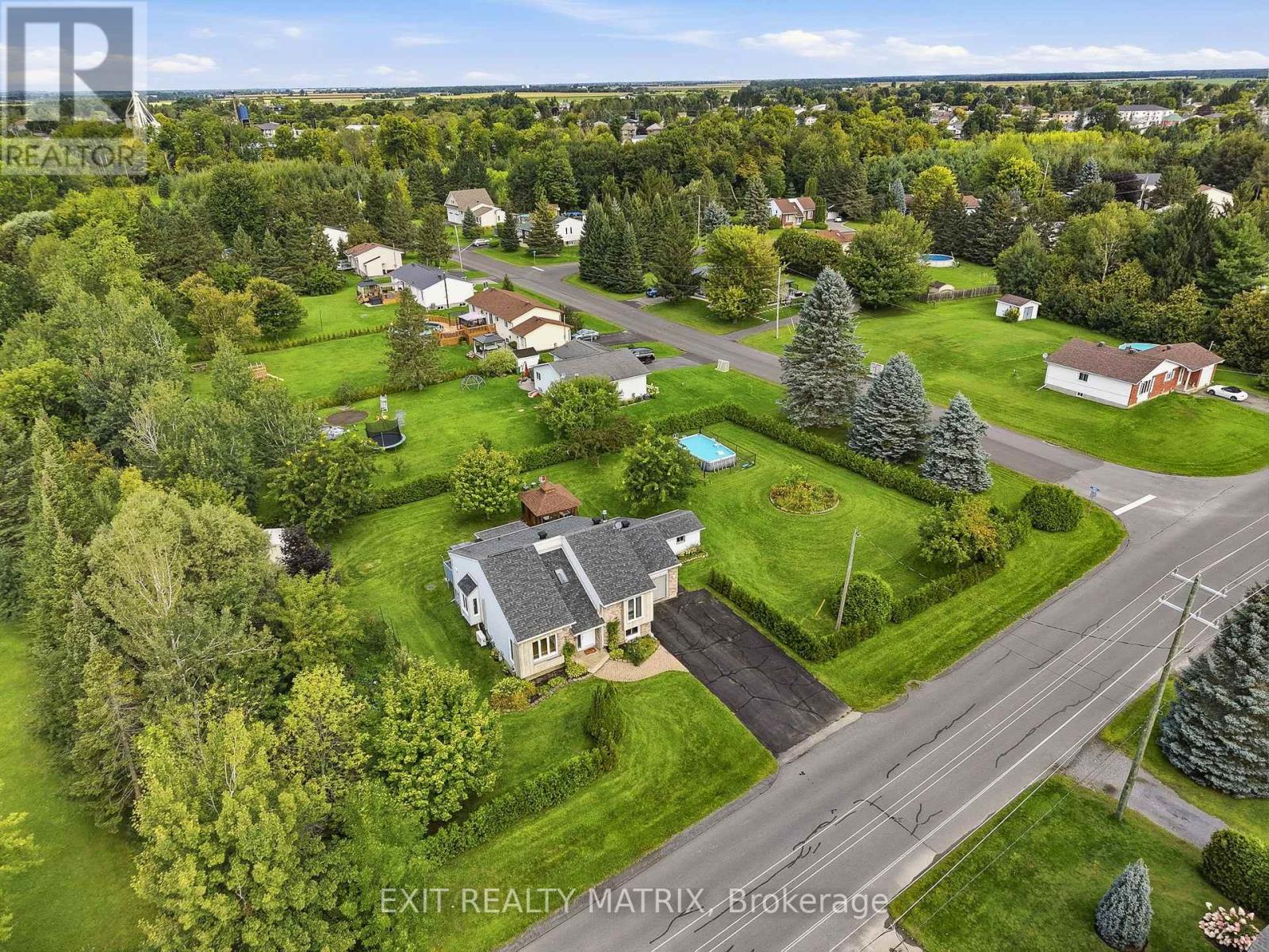 44 Ste Therese Boulevard, Russell, Ontario K0A 1W0 - Photo 41 - X13736592