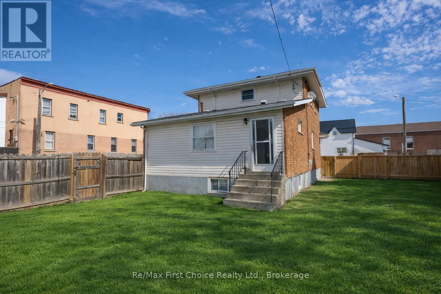 138 Rowand Street, Thunder Bay, Ontario  P7C 2P2 - Photo 2 - X13736724