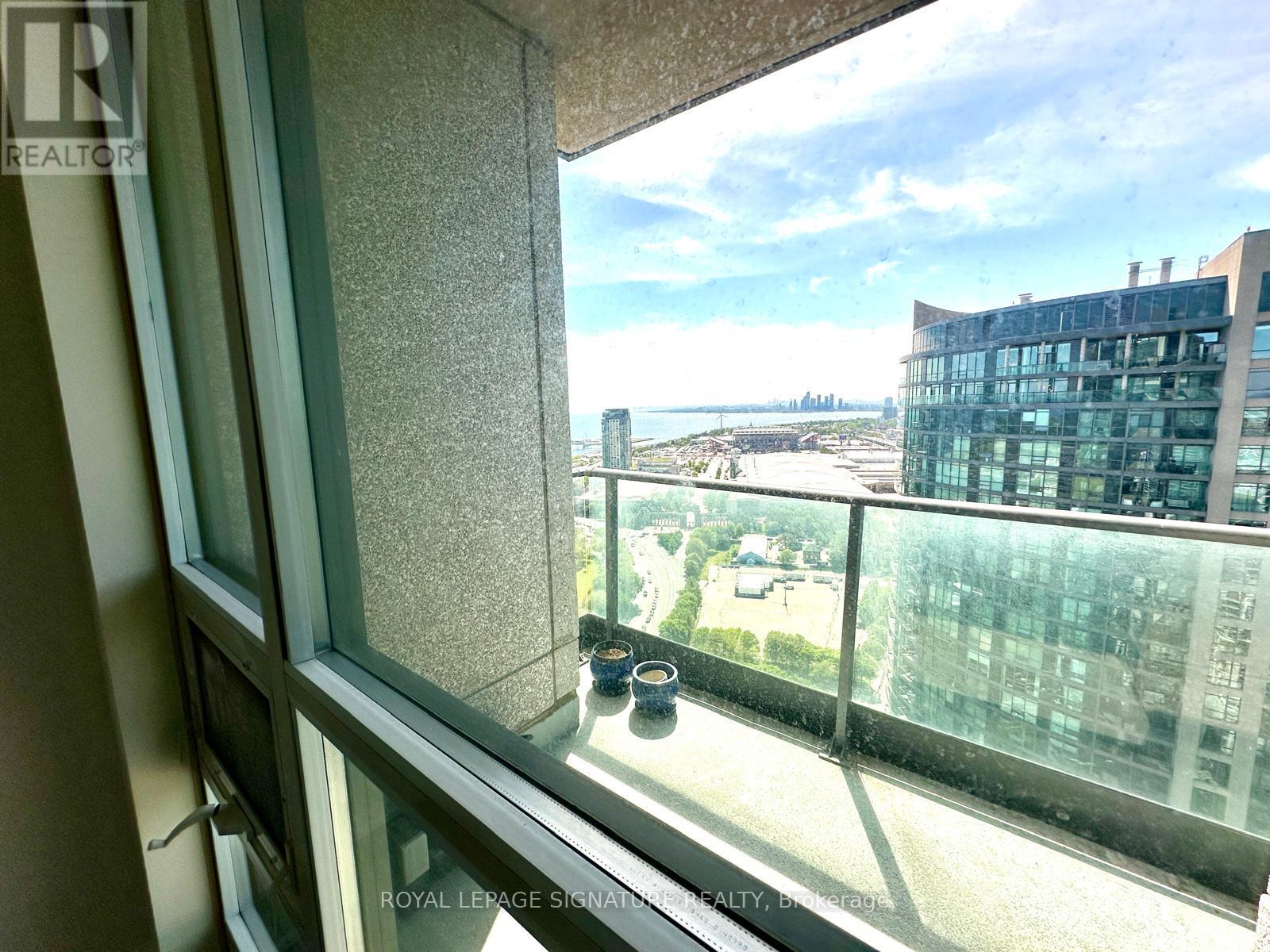 3709 - 215 Fort York Boulevard, Toronto, Ontario  M5V 4A2 - Photo 9 - C13736506