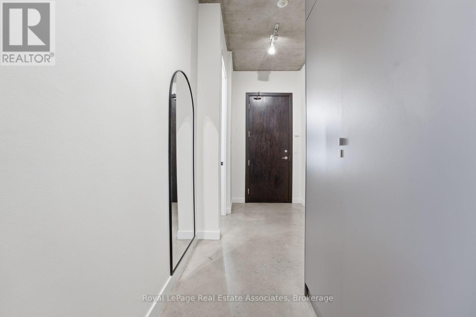 204 - 19 Brant Street, Toronto, Ontario  M5V 2L2 - Photo 2 - C13736800