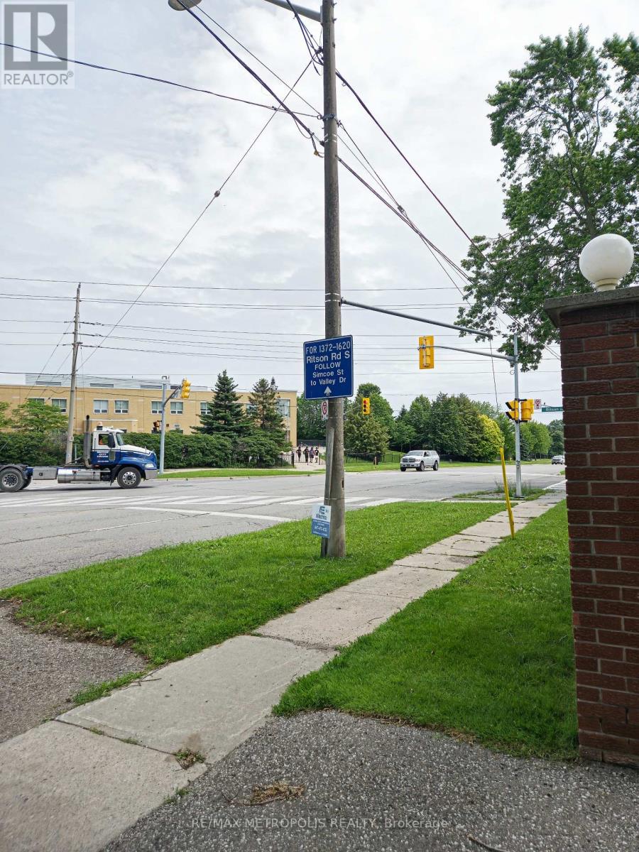 Upper #2 - 1110 Simcoe Street S, Oshawa, Ontario  L1H 4L8 - Photo 14 - E13736622