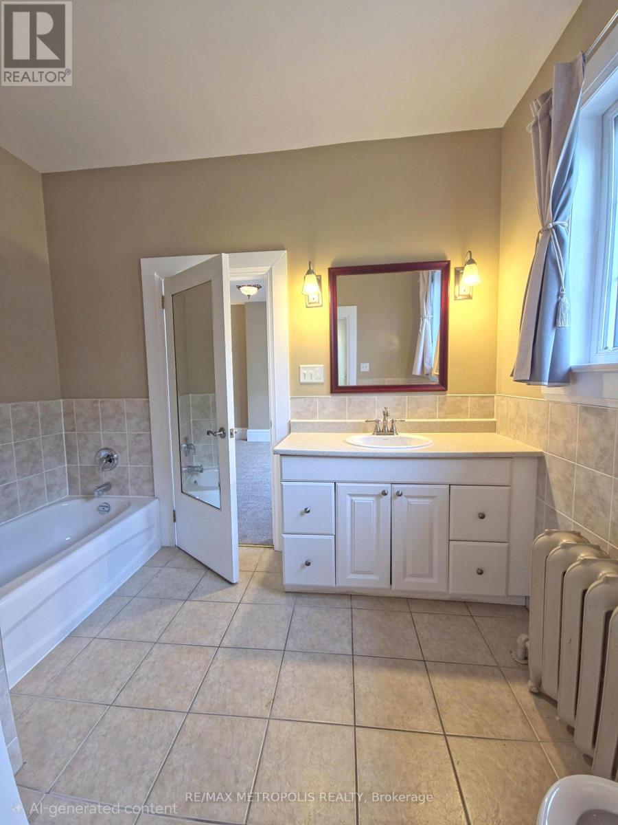 Upper #2 - 1110 Simcoe Street S, Oshawa, Ontario  L1H 4L8 - Photo 9 - E13736622