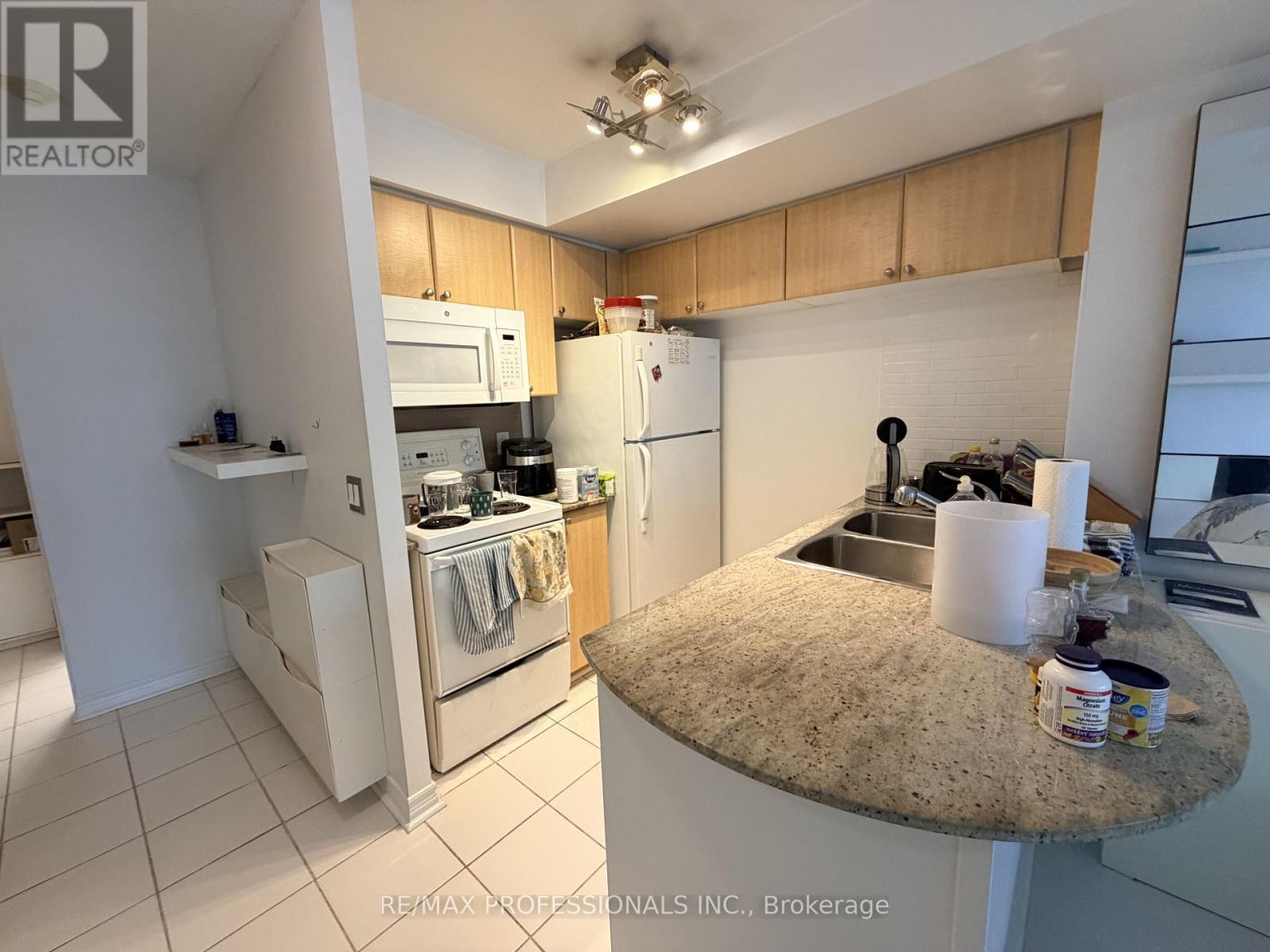 3015 - 763 Bay Street, Toronto, Ontario  M5G 2R3 - Photo 4 - C13734504