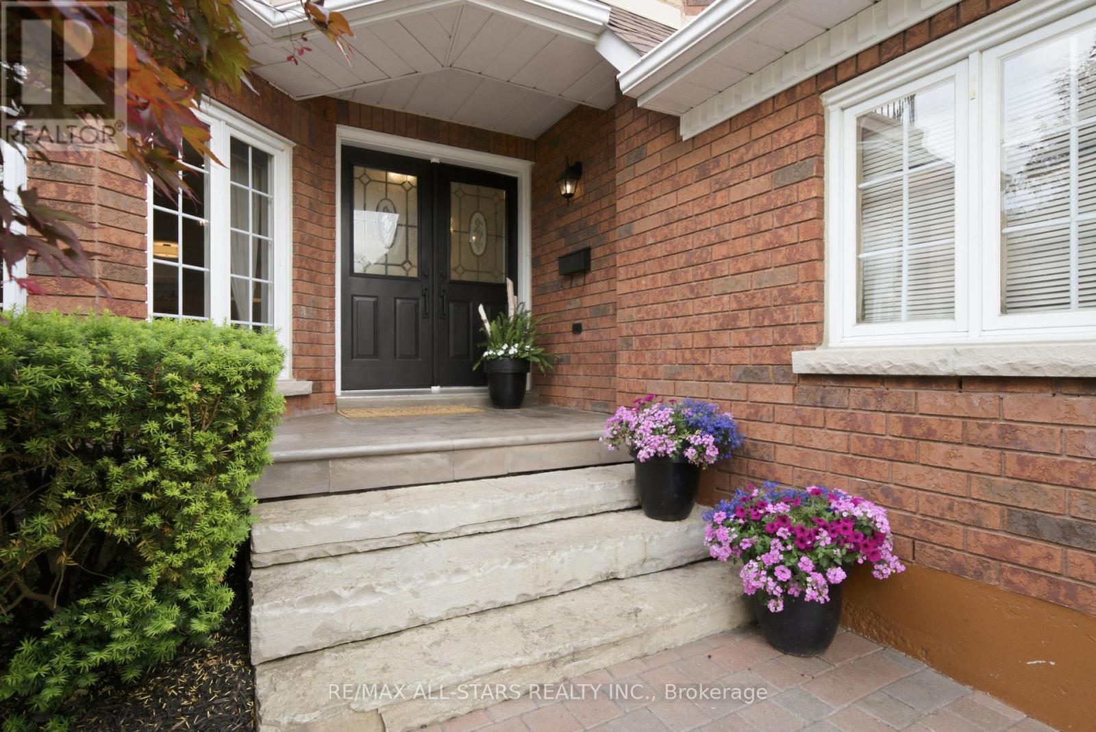 4 Dennis Drive, Ajax, Ontario L1T 4A9 - Photo 3 - E13488262