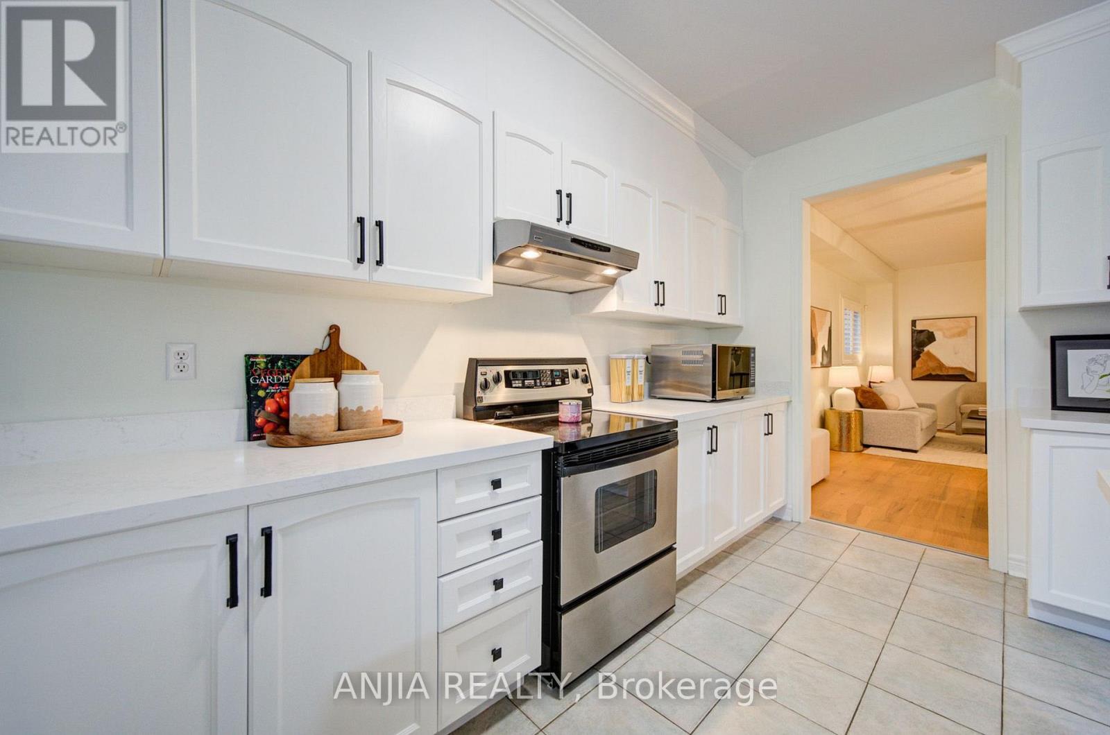 94 Cynthia Jean Street, Markham, Ontario  L6C 2W6 - Photo 9 - N13736490
