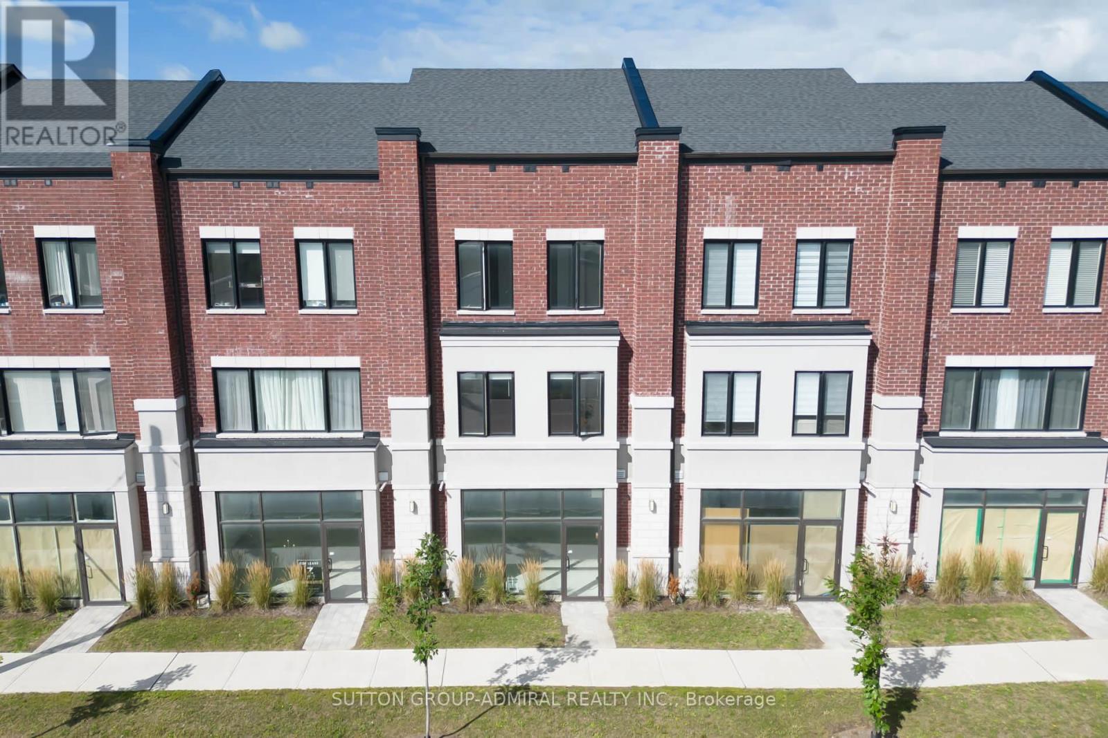 4 - 220 DISSETTE STREET, Bradford West Gwillimbury, Ontario