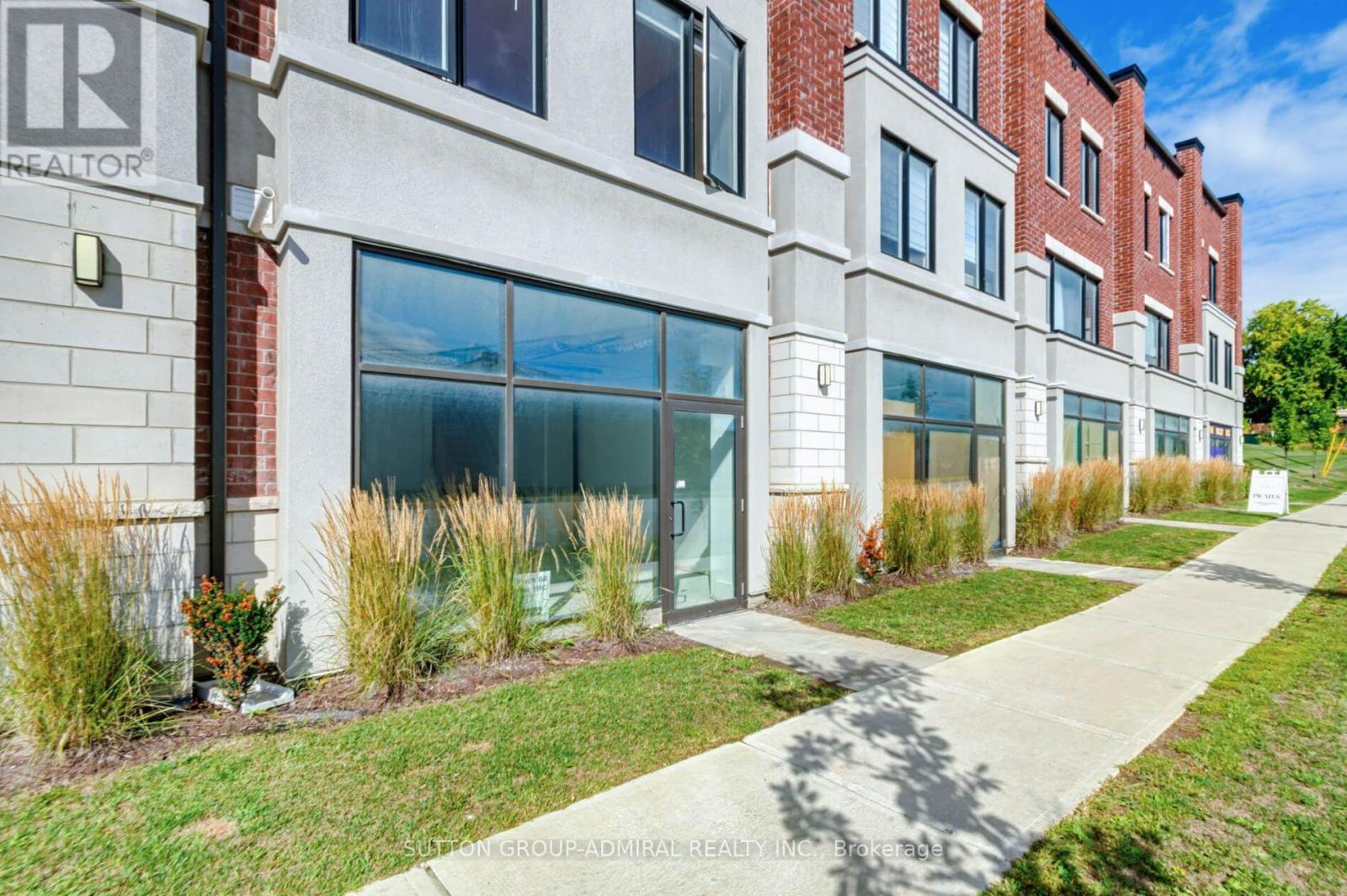 4 - 220 Dissette Street, Bradford West Gwillimbury, Ontario  L3Z 3G8 - Photo 3 - N13736546