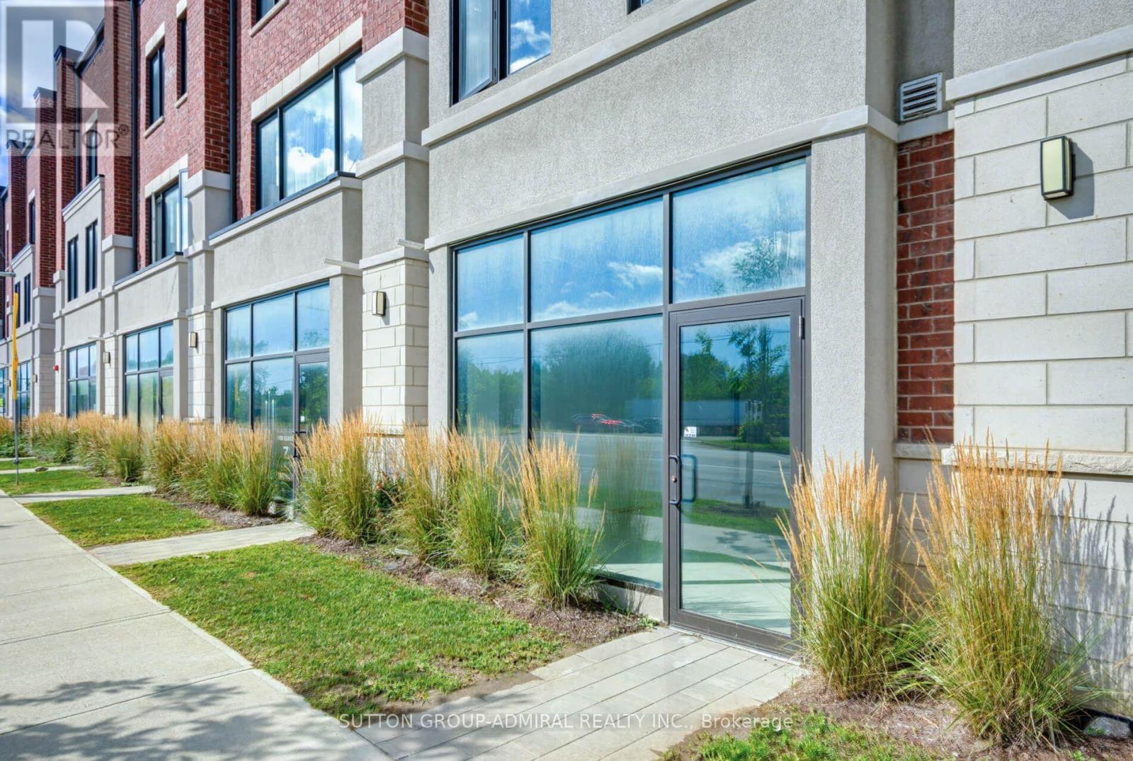 4 - 220 Dissette Street, Bradford West Gwillimbury, Ontario  L3Z 3G8 - Photo 4 - N13736546