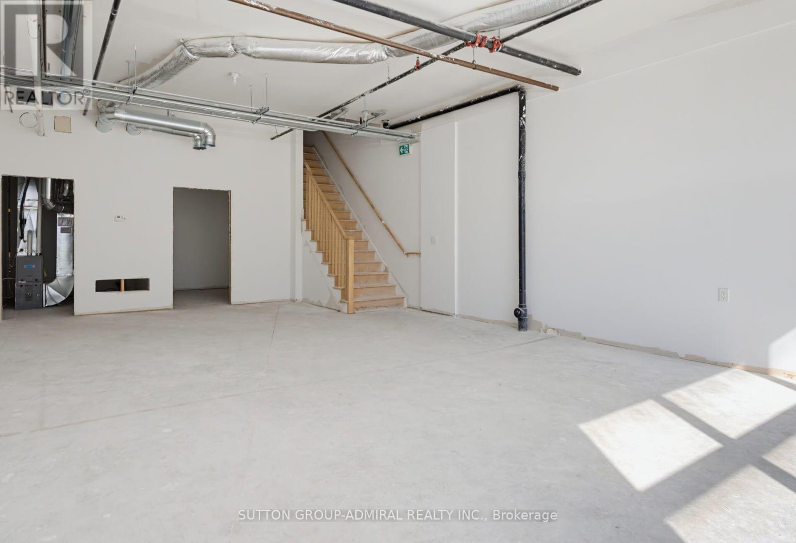 4 - 220 Dissette Street, Bradford West Gwillimbury, Ontario  L3Z 3G8 - Photo 7 - N13736546