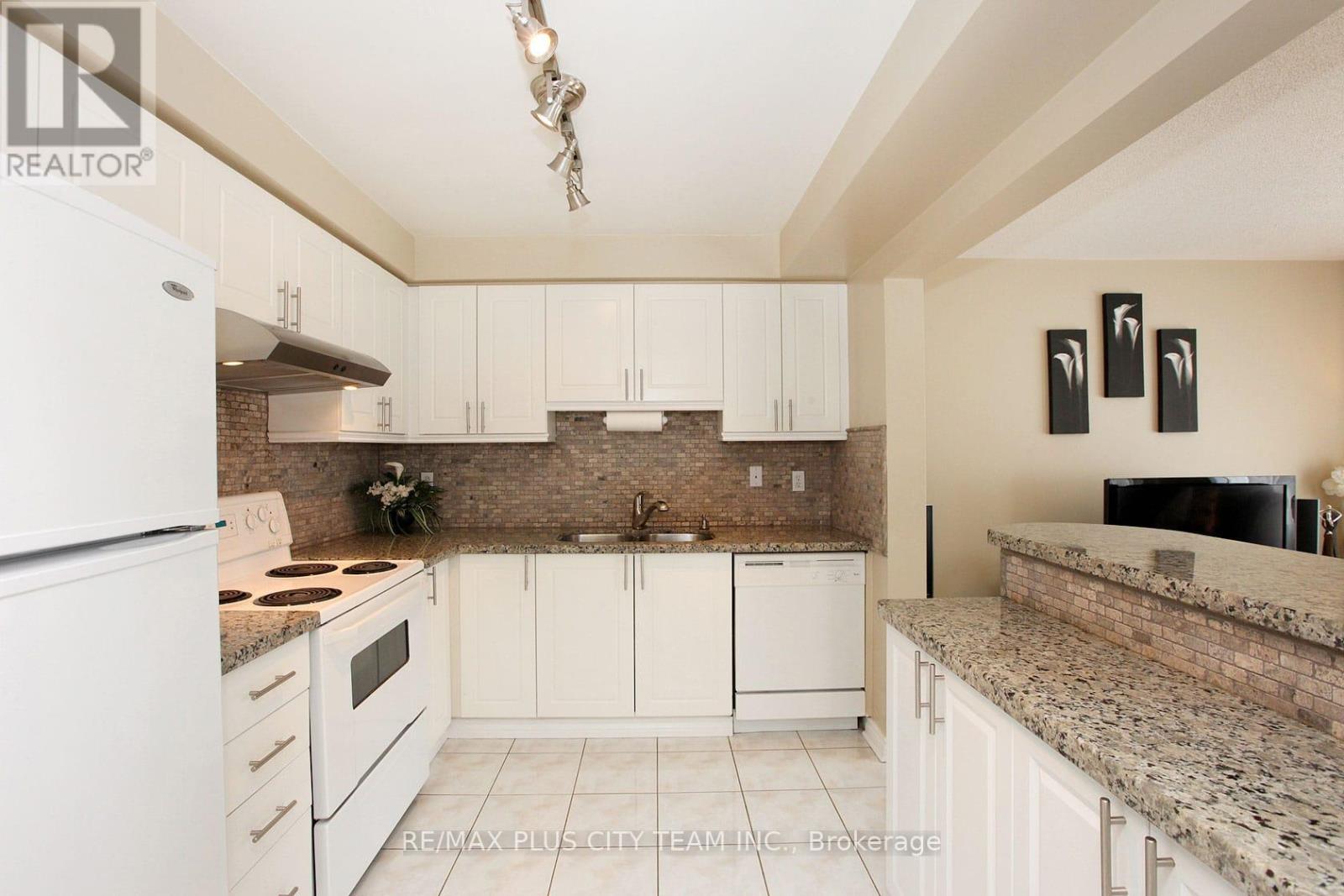 37 Ancestor Drive, Brampton, Ontario  L6X 4Y4 - Photo 3 - W13736478
