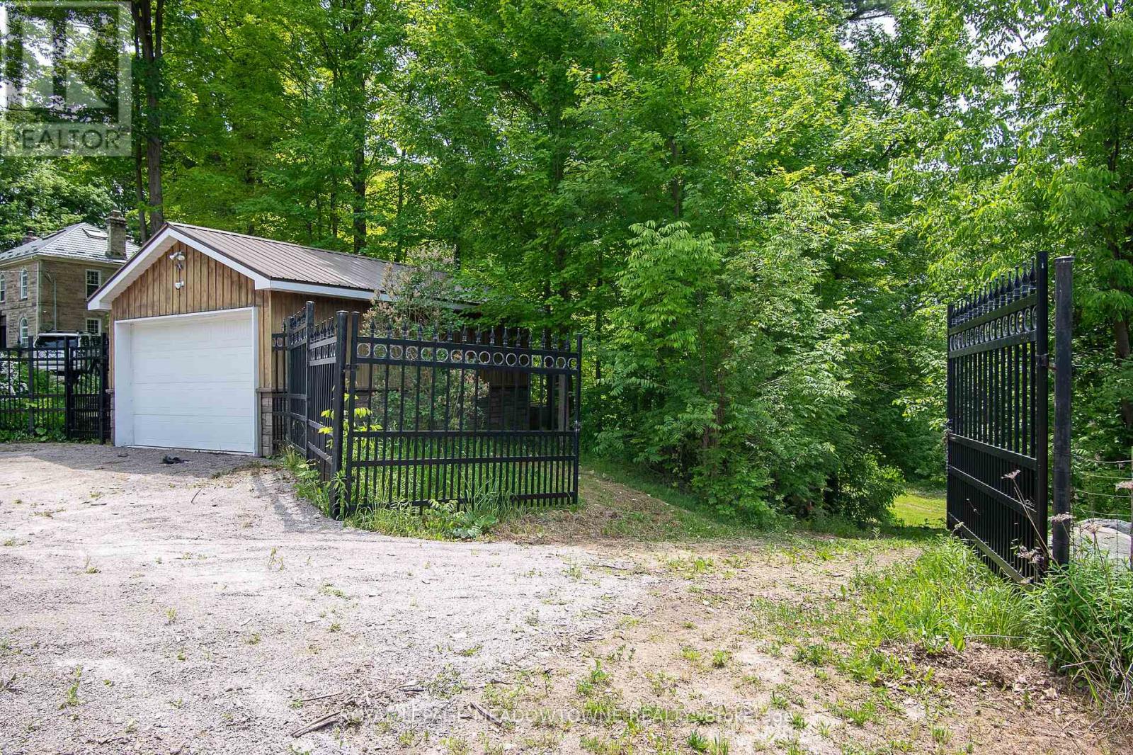 9920 Regional Road 25 Road, Halton Hills, Ontario  L9T 2X7 - Photo 2 - W13736552