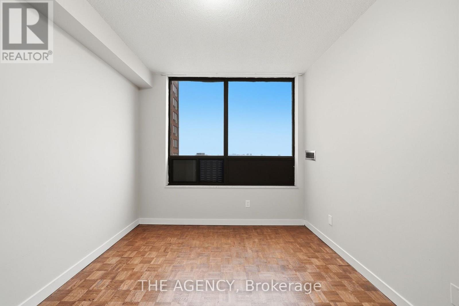 2004a - 2350 Dundas Street W, Toronto, Ontario  M6P 4B1 - Photo 10 - W13736598