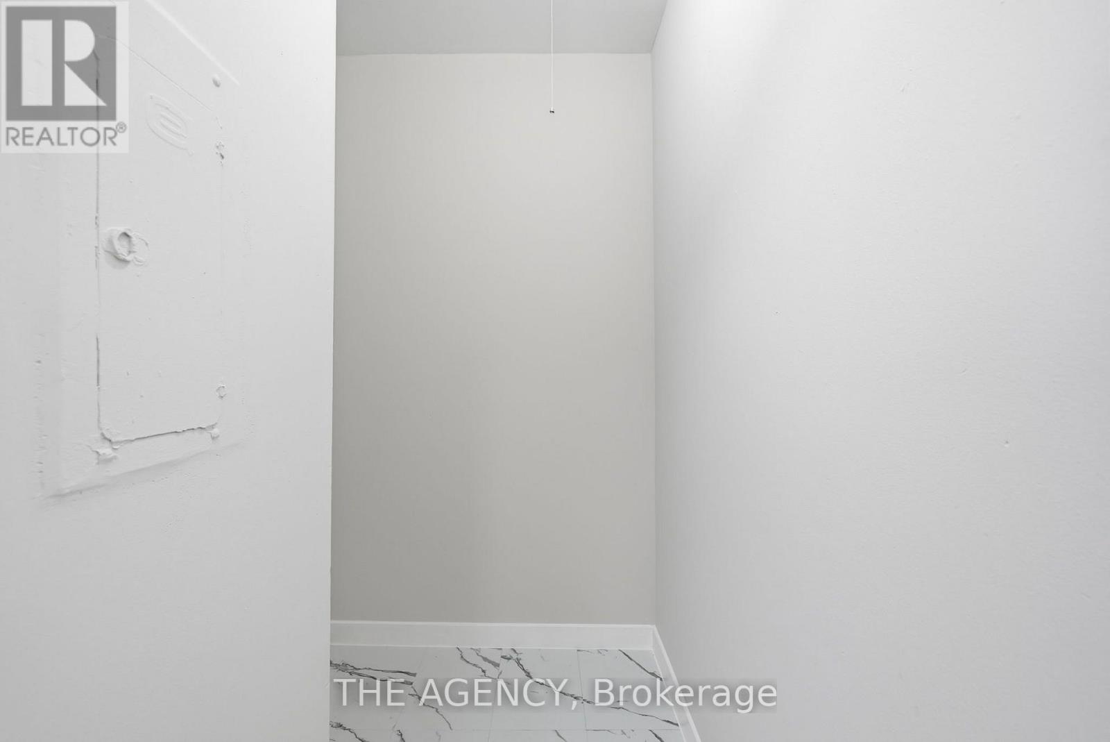 2004a - 2350 Dundas Street W, Toronto, Ontario  M6P 4B1 - Photo 14 - W13736598
