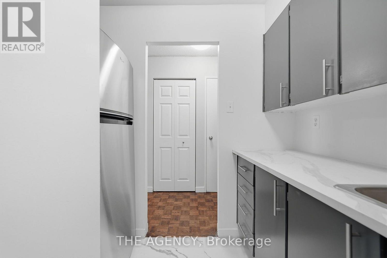 2004a - 2350 Dundas Street W, Toronto, Ontario  M6P 4B1 - Photo 15 - W13736598