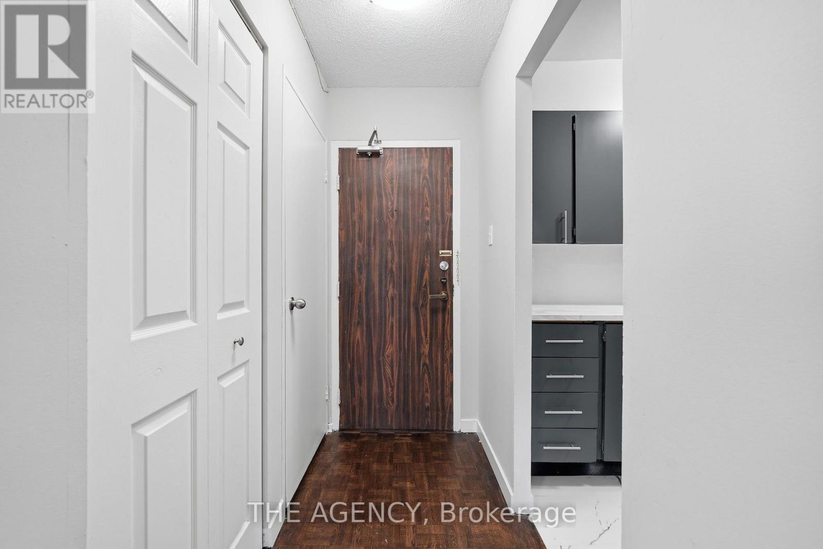 2004a - 2350 Dundas Street W, Toronto, Ontario  M6P 4B1 - Photo 2 - W13736598