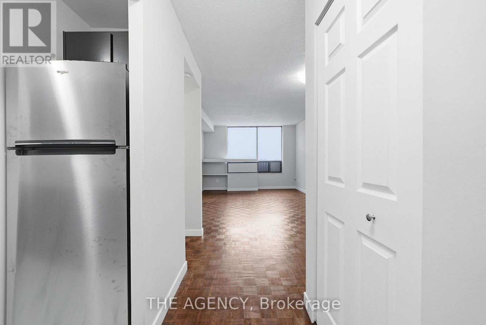 2004a - 2350 Dundas Street W, Toronto, Ontario  M6P 4B1 - Photo 3 - W13736598
