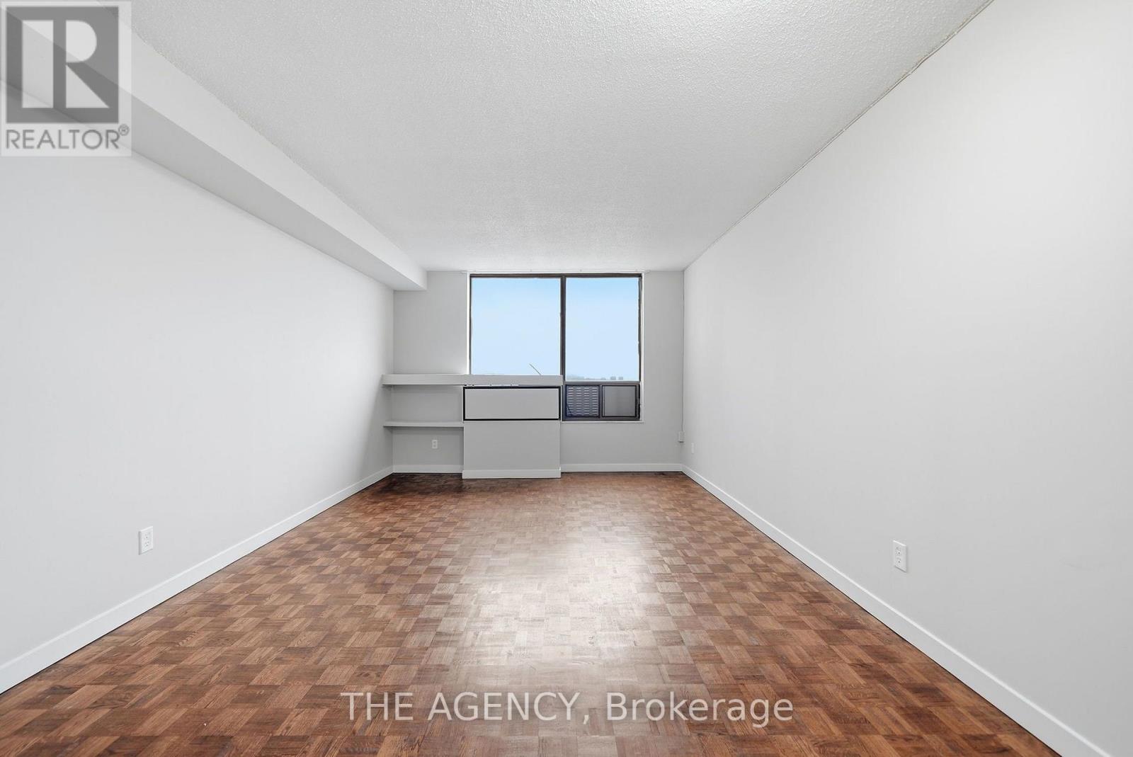 2004a - 2350 Dundas Street W, Toronto, Ontario  M6P 4B1 - Photo 5 - W13736598
