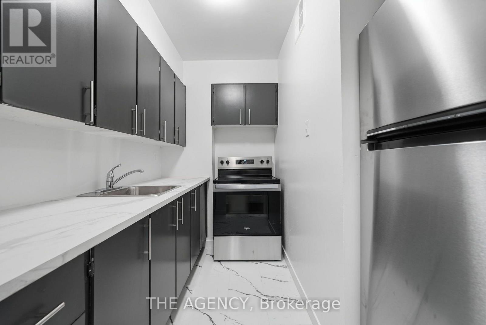 2004a - 2350 Dundas Street W, Toronto, Ontario  M6P 4B1 - Photo 6 - W13736598