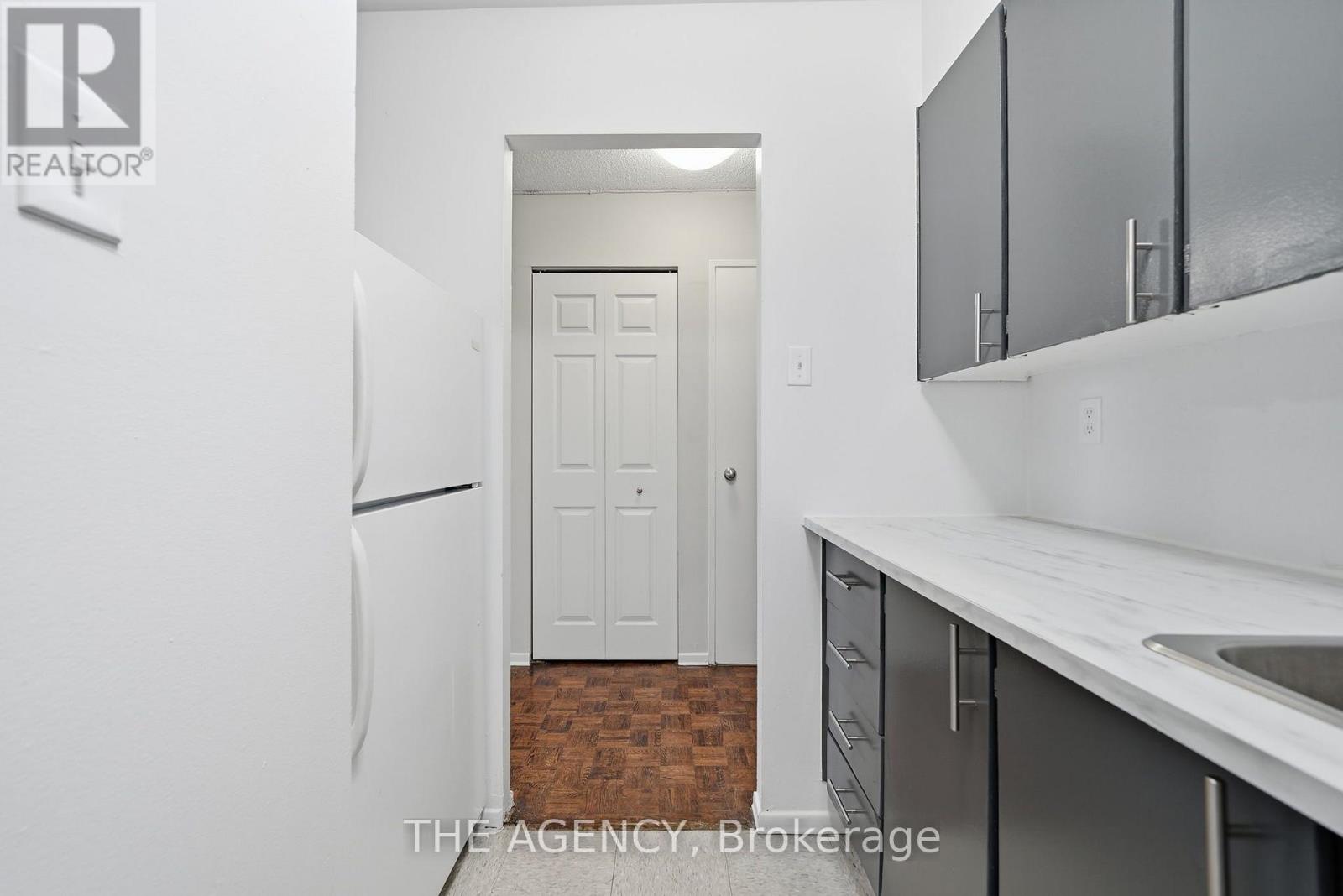 2204a - 2350 Dundas Street W, Toronto, Ontario  M6P 4B1 - Photo 3 - W13736624