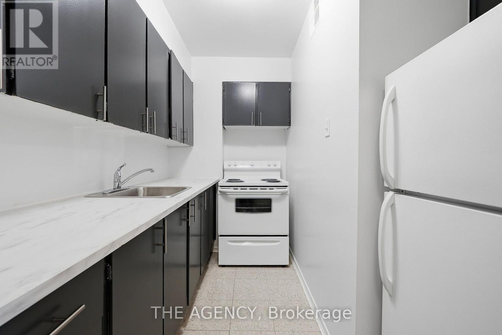 2204a - 2350 Dundas Street W, Toronto, Ontario  M6P 4B1 - Photo 4 - W13736624