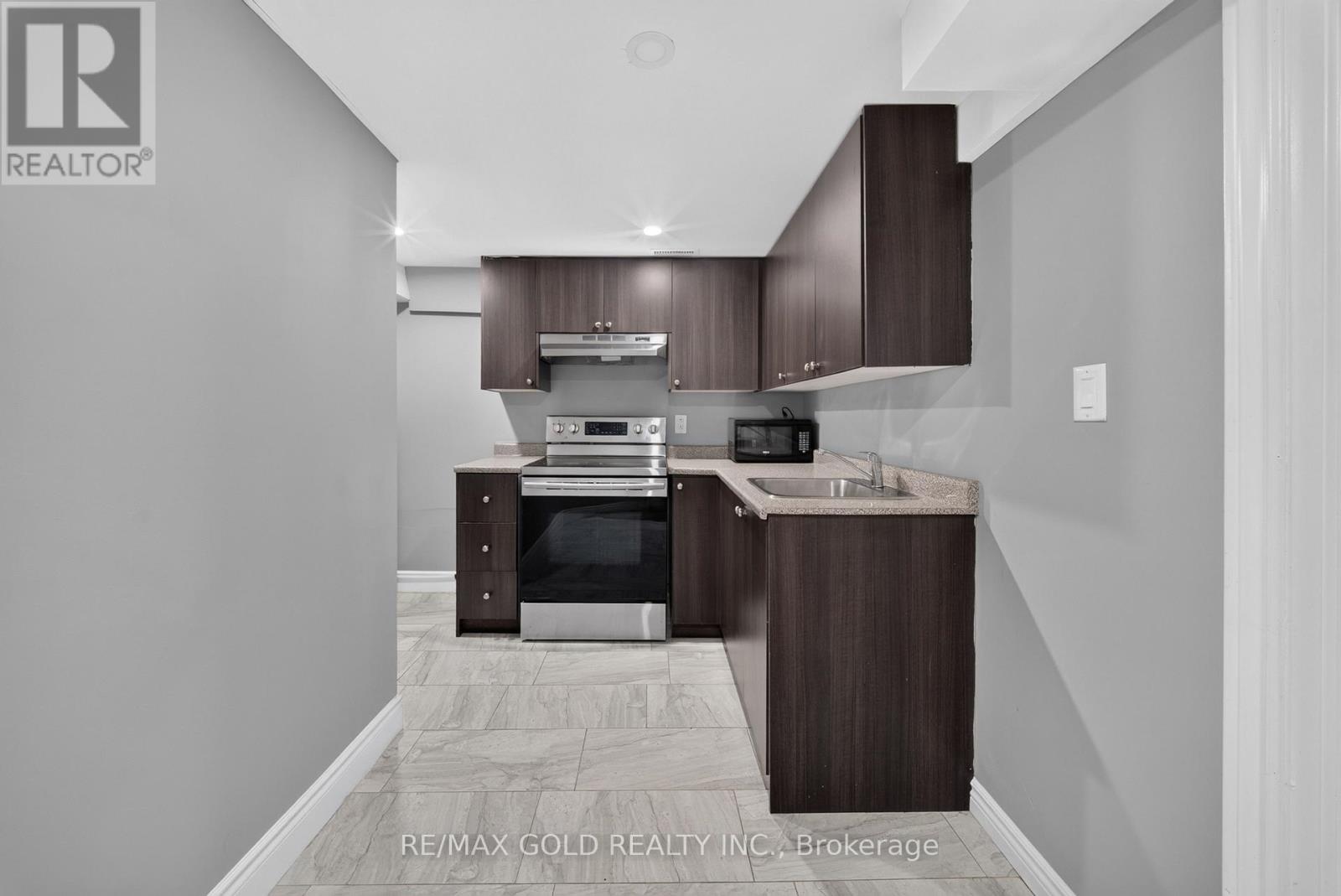 8 Earnscliffe Gate, Brampton, Ontario  L6T 3B3 - Photo 38 - W13736634