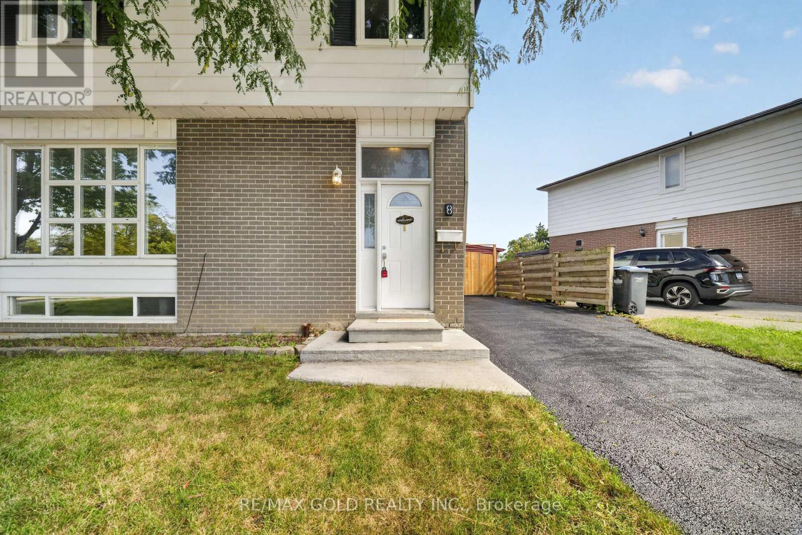 8 Earnscliffe Gate, Brampton, Ontario  L6T 3B3 - Photo 4 - W13736634