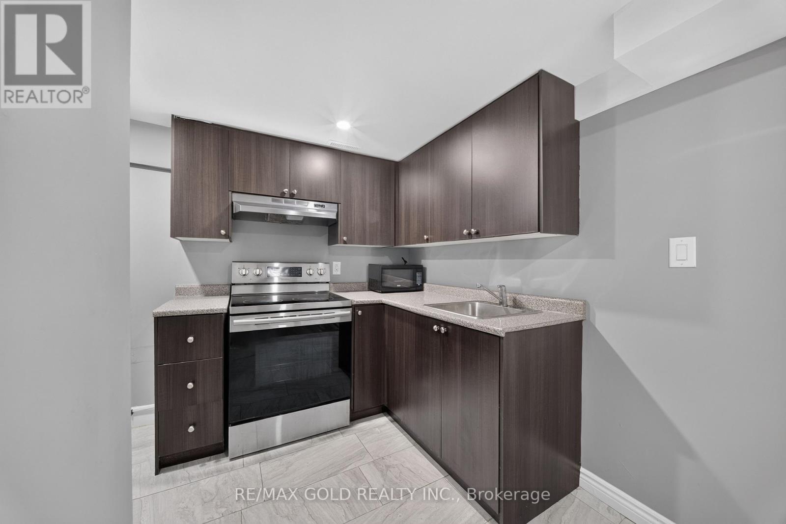 8 Earnscliffe Gate, Brampton, Ontario  L6T 3B3 - Photo 40 - W13736634