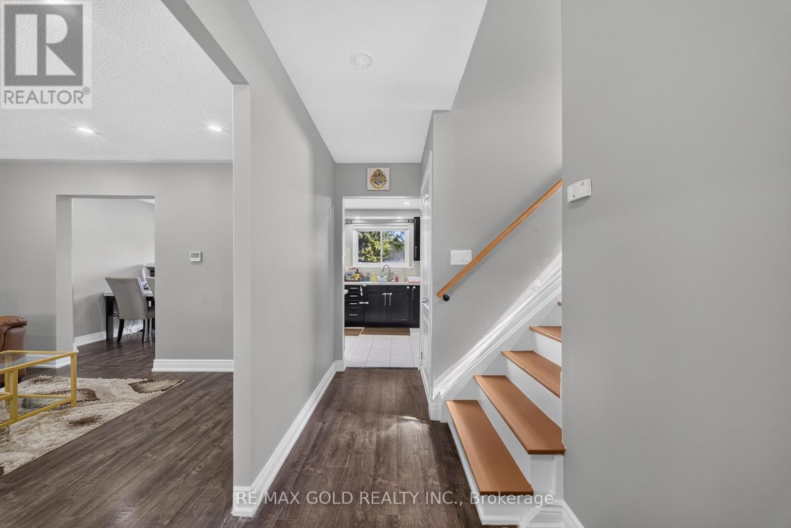 8 Earnscliffe Gate, Brampton, Ontario  L6T 3B3 - Photo 7 - W13736634