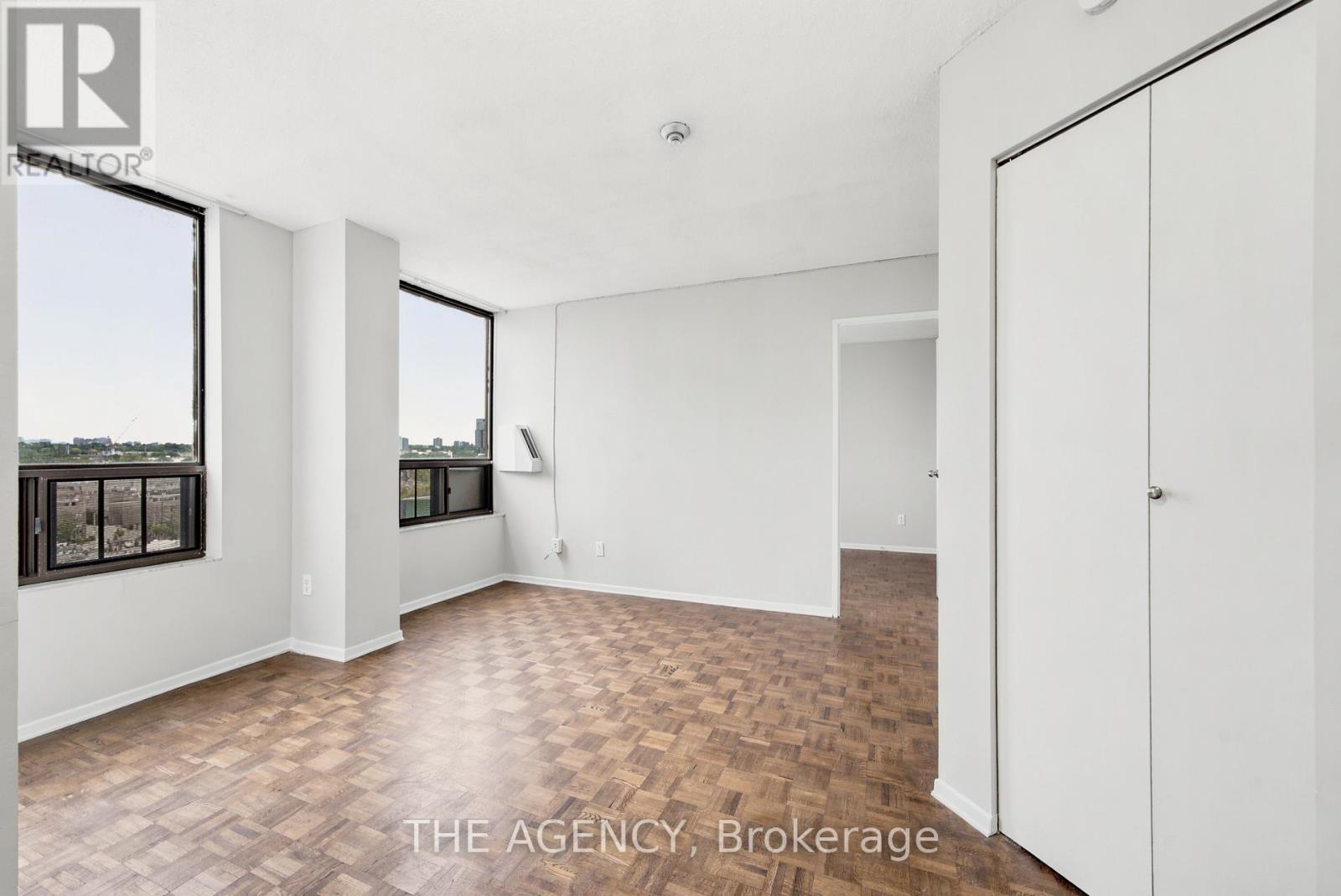 1019b - 2360 Dundas Street W, Toronto, Ontario  M6P 4B2 - Photo 1 - W13736656
