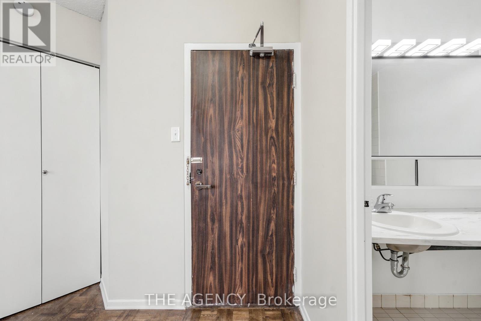 1019b - 2360 Dundas Street W, Toronto, Ontario  M6P 4B2 - Photo 2 - W13736656