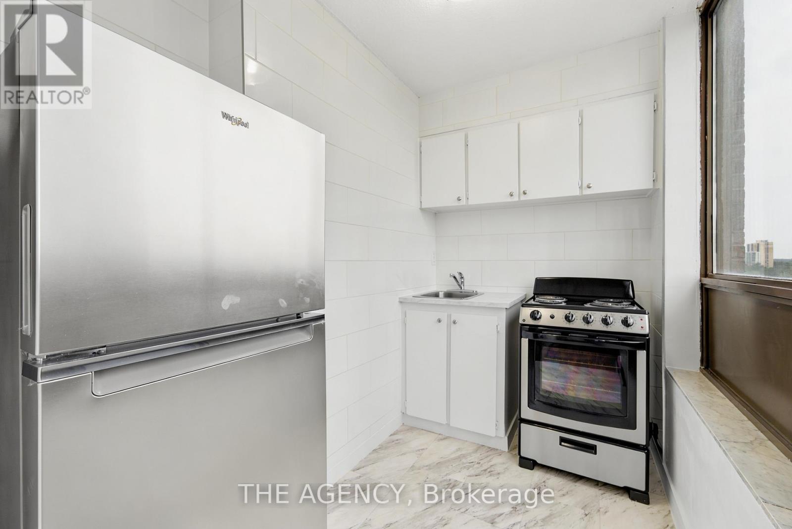 1019b - 2360 Dundas Street W, Toronto, Ontario  M6P 4B2 - Photo 5 - W13736656