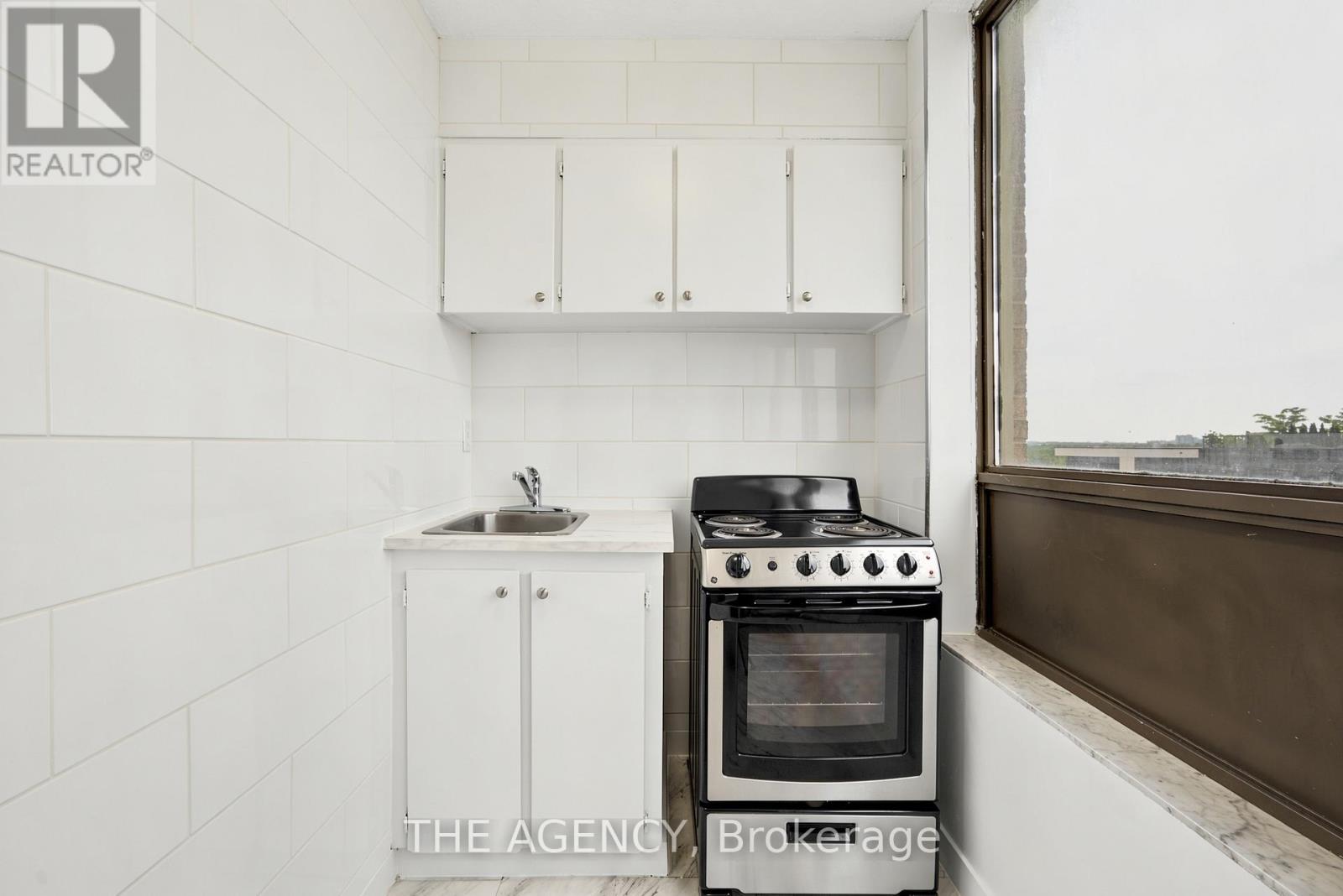 1019b - 2360 Dundas Street W, Toronto, Ontario  M6P 4B2 - Photo 6 - W13736656