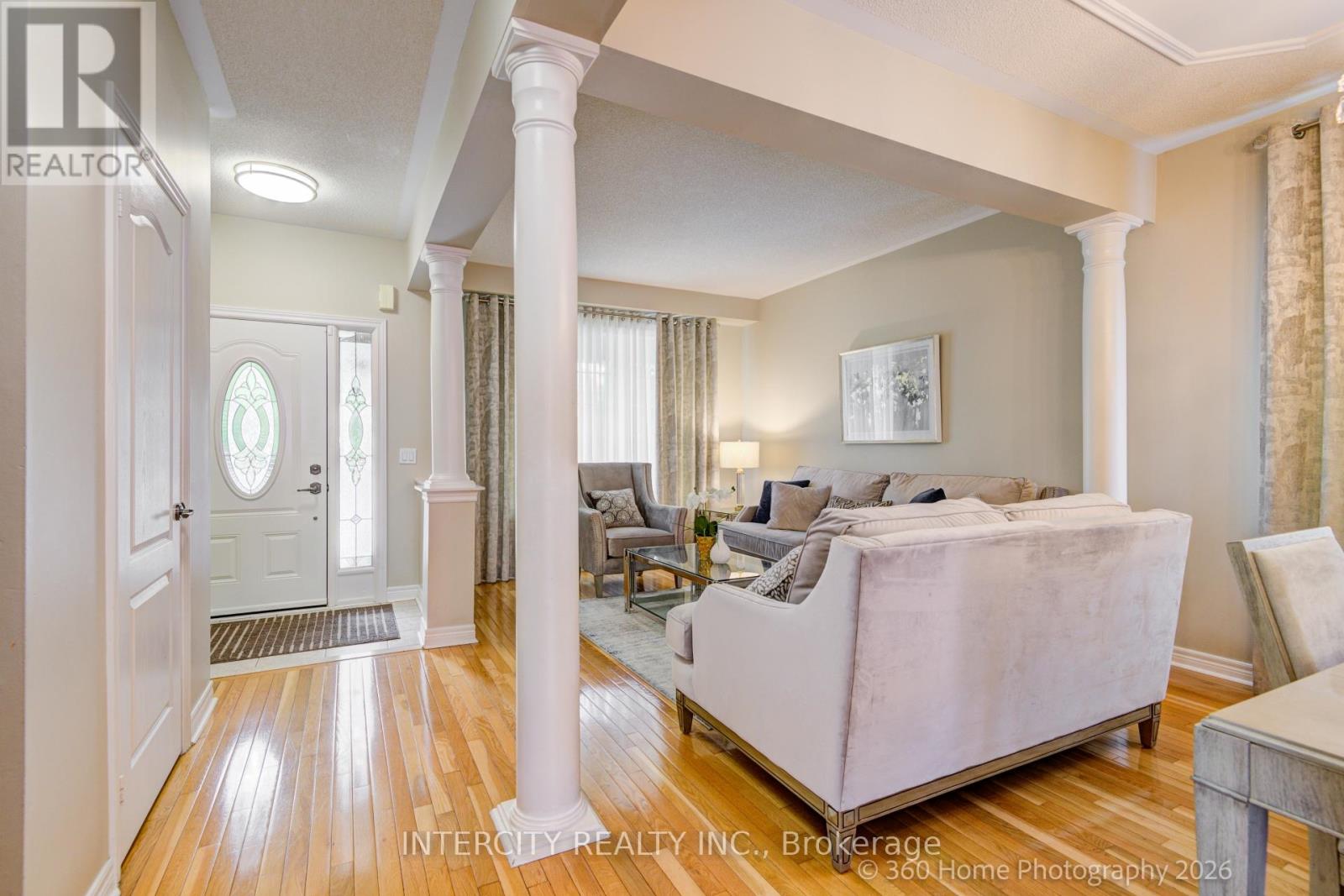 27 Modesto Crescent, Brampton, Ontario  L6P 1K2 - Photo 3 - W13736794