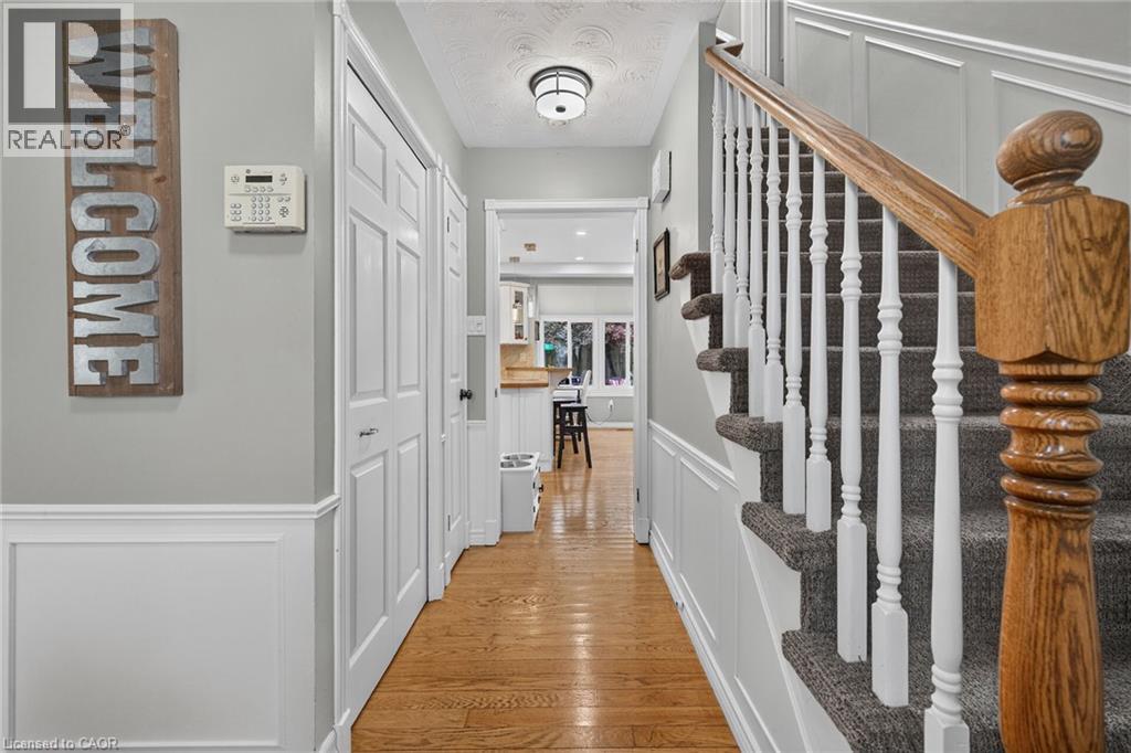 253 Highridge Avenue, Hamilton, Ontario  L8E 3P6 - Photo 4 - 40859940