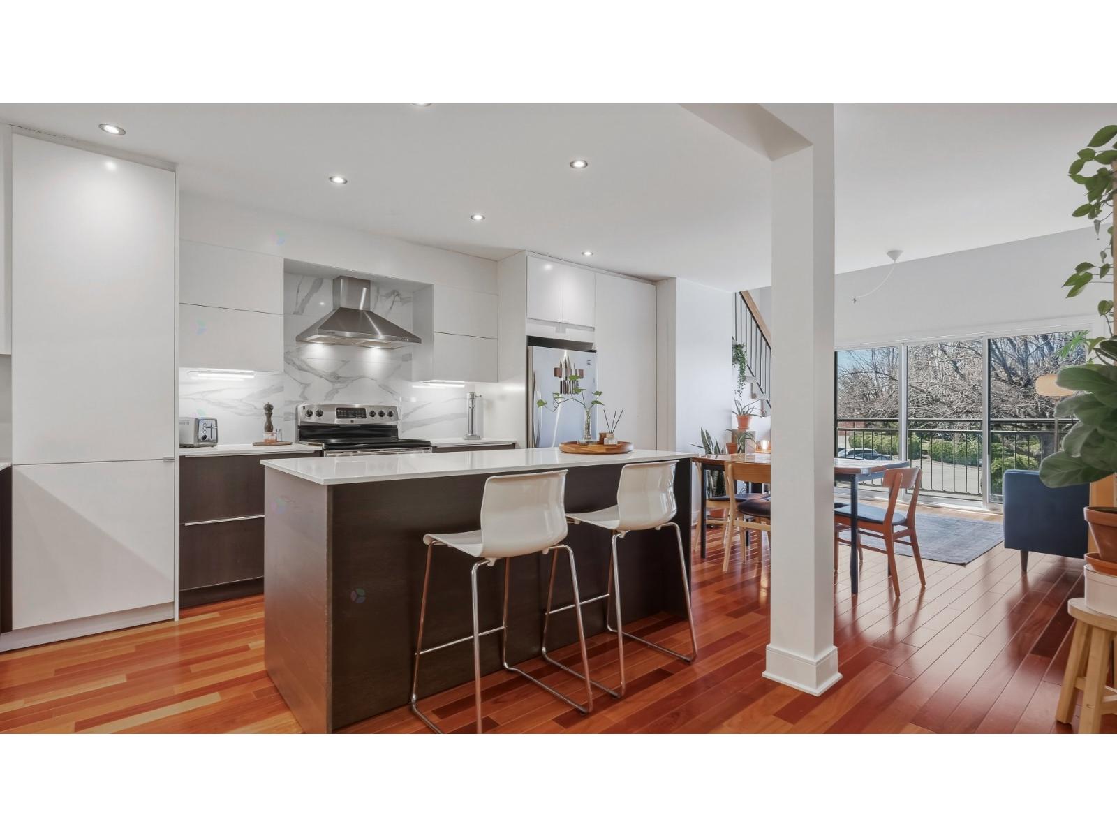 1838 Av. Victoria|#201 Longueuil (Greenfield Park) Quebec Canada J4V1M5 2