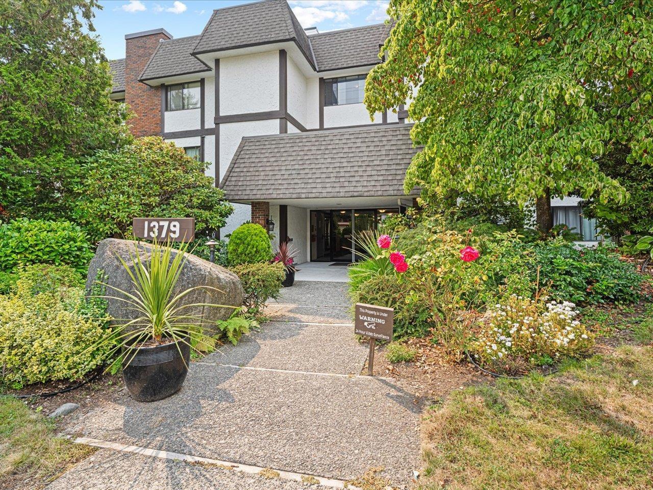 201 1379 MERKLIN STREET, white rock, British Columbia