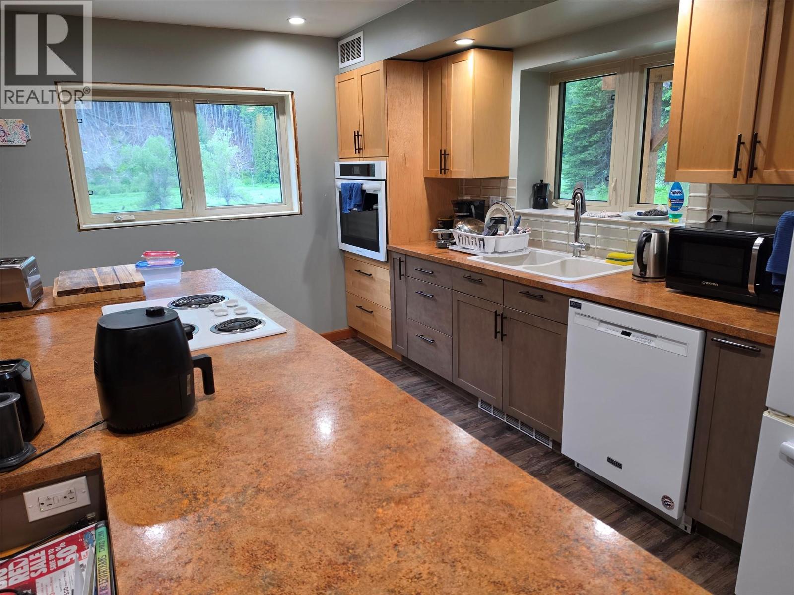 4638 6 Highway, Nelson, British Columbia  V1L 6Z4 - Photo 6 - 10390911