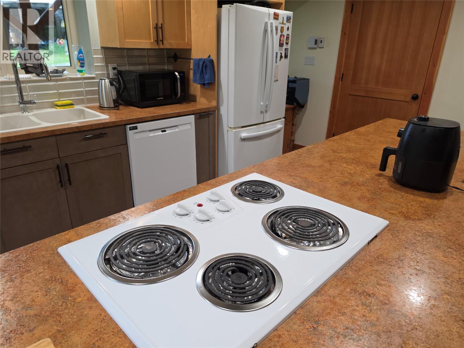 4638 6 Highway, Nelson, British Columbia  V1L 6Z4 - Photo 7 - 10390911