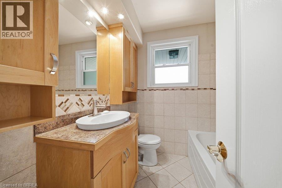 310 Caledon Avenue, Hamilton, Ontario  L9C 3E2 - Photo 14 - 40859902
