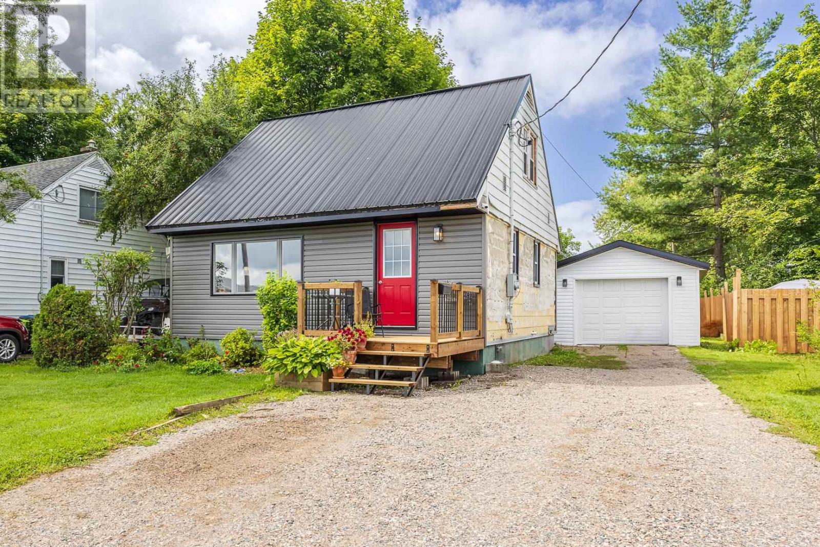 83 Weldon Ave, Sault Ste Marie, Ontario  P6B 3C5 - Photo 1 - SM262395