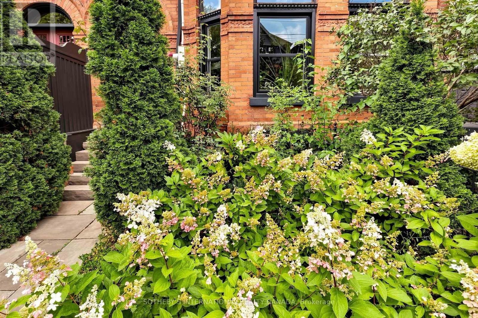 328 Wellesley Street E, Toronto, Ontario  M4X 1H3 - Photo 4 - C13735424