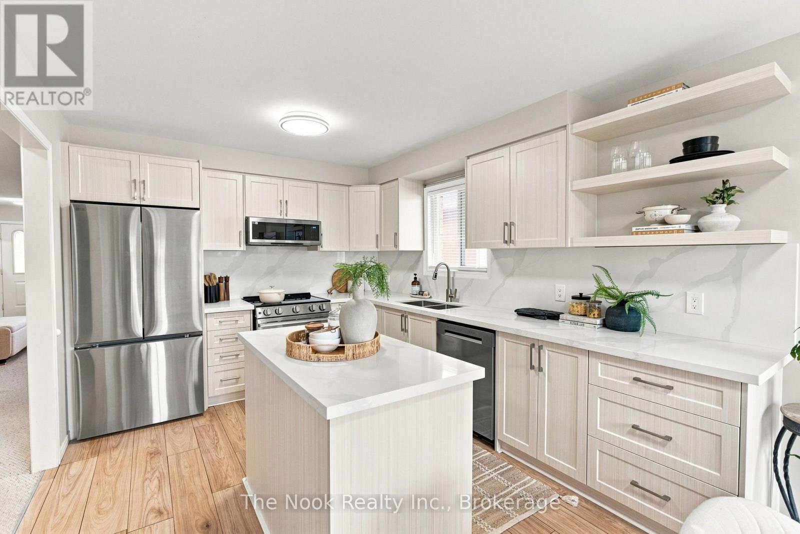 638 Longworth Avenue, Clarington, Ontario  L1C 5B8 - Photo 7 - E13737008