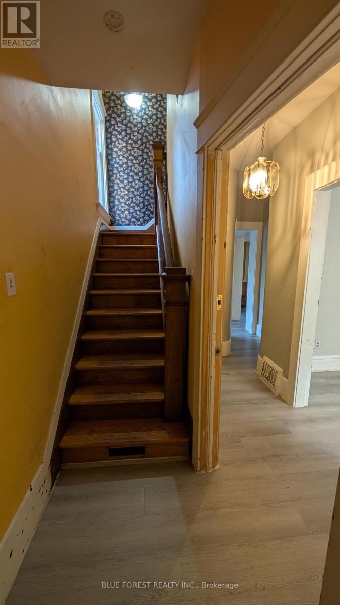 867 Queens Avenue, London East, Ontario N5W 3H7 - Photo 2 - X13736958