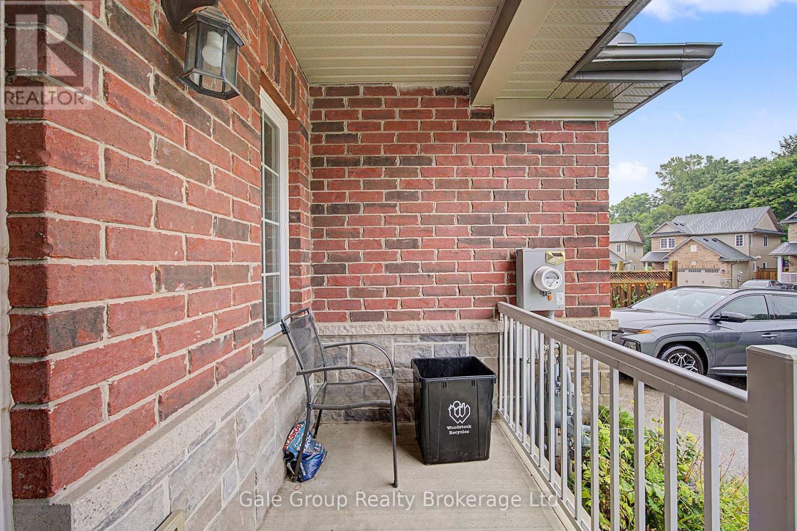 717 Crawford Crescent, Woodstock, Ontario N4S 8Z5 - Photo 2 - X13736862