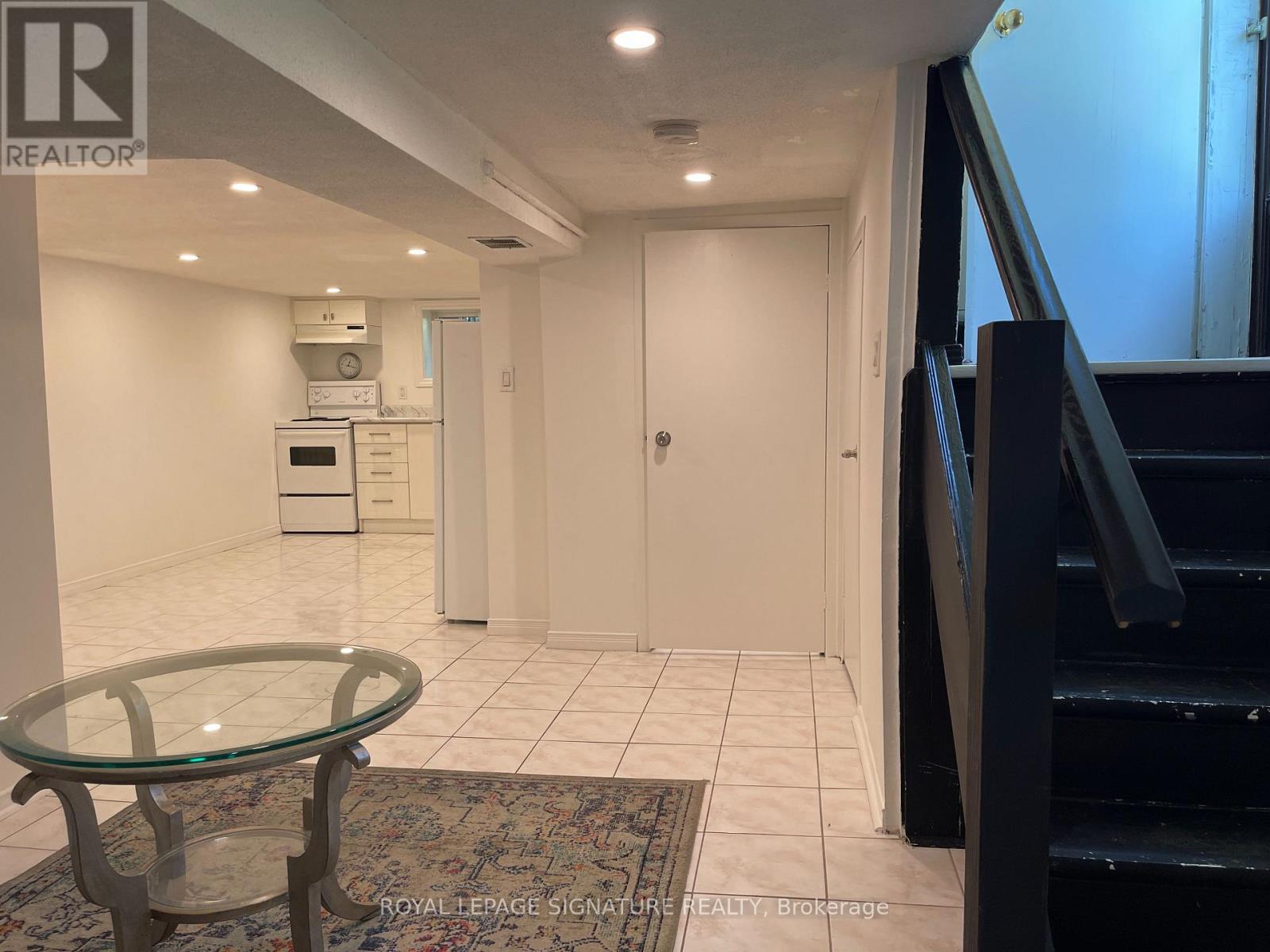 Bsmt - 24 Weymouth Avenue, Toronto, Ontario  M4C 1R7 - Photo 3 - E13736884