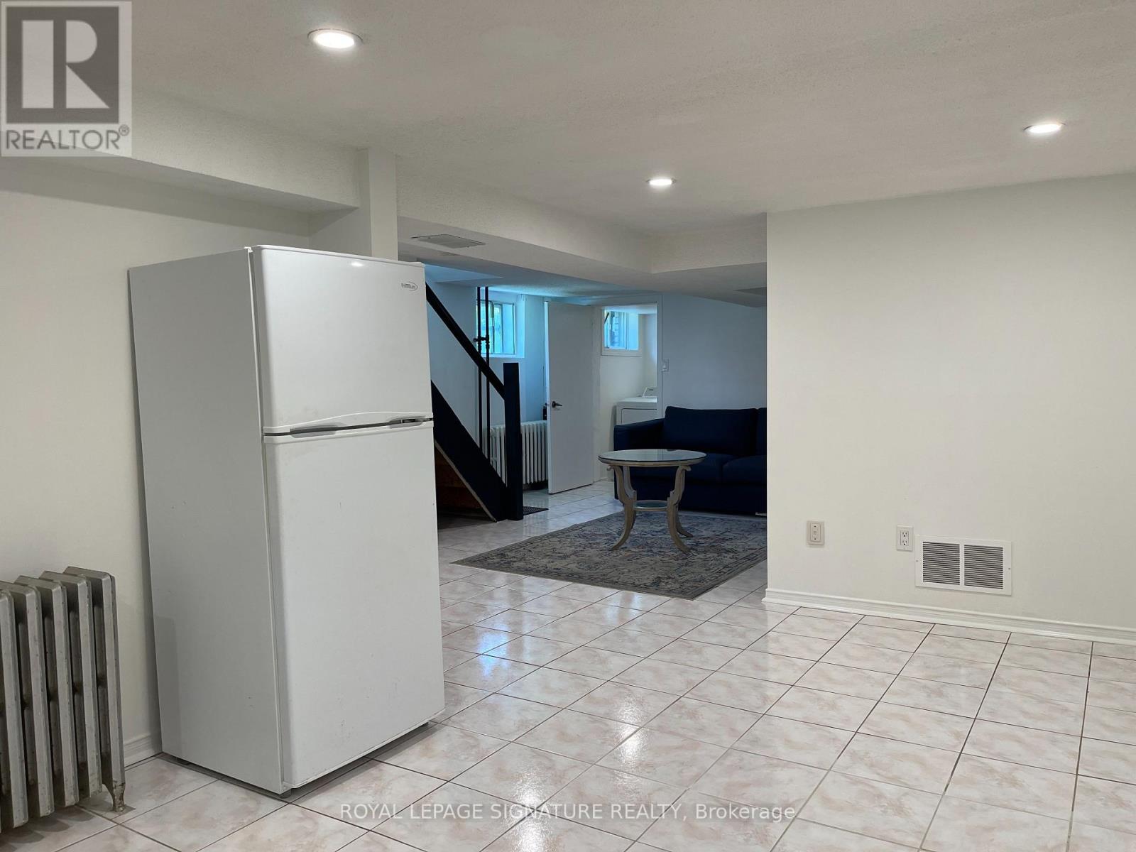 Bsmt - 24 Weymouth Avenue, Toronto, Ontario  M4C 1R7 - Photo 4 - E13736884