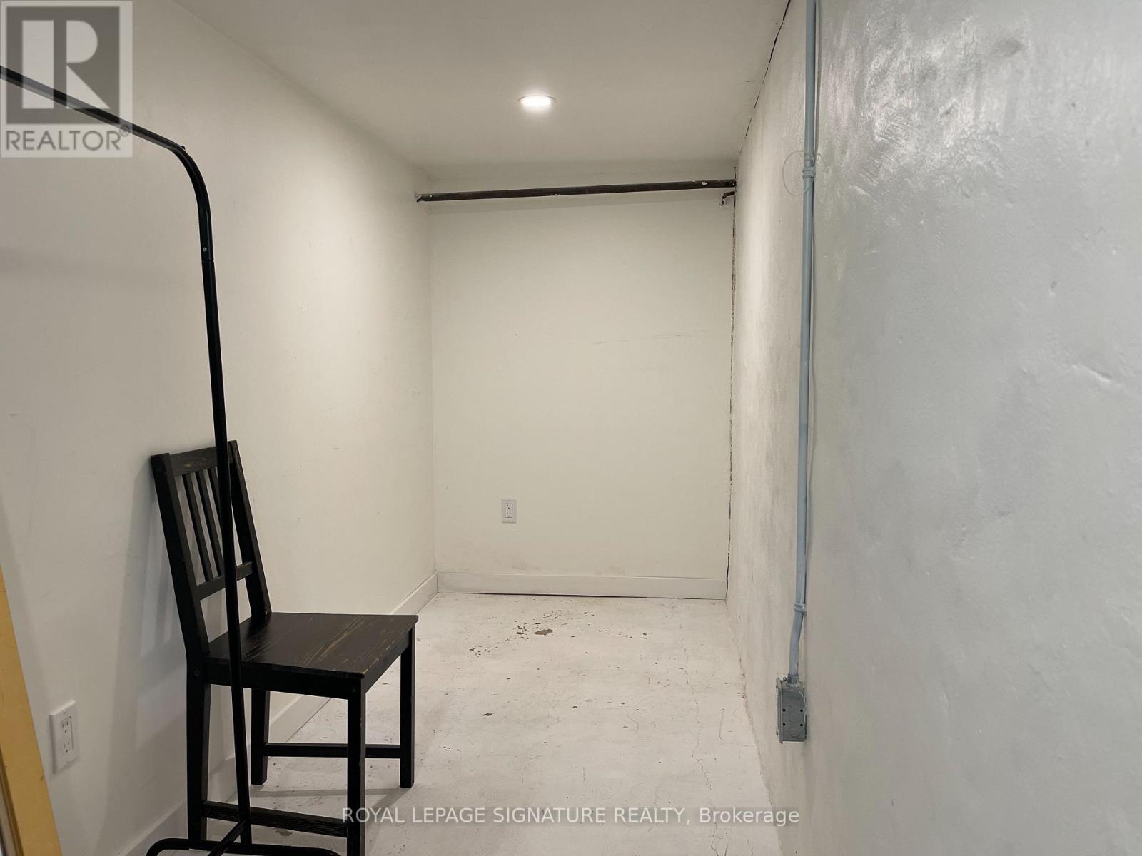 Bsmt - 24 Weymouth Avenue, Toronto, Ontario  M4C 1R7 - Photo 8 - E13736884